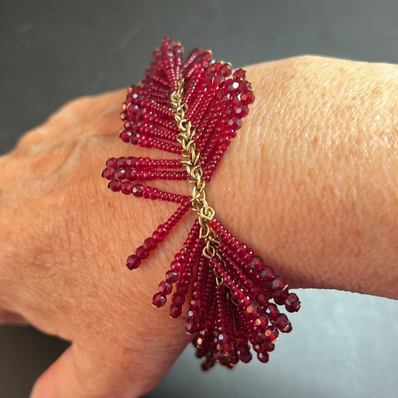 CAROLEE ⚜️ Gorgeous Red Crystals Toggle Bracelet - Picture 5 of 6